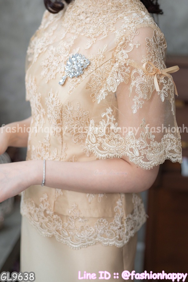 รูปภาพที่6 ของสินค้า : (M,L) ชุดแม่เจ้าสาว ชุดแม่เจ้าบ่าว ชุดไปงานบุญงานบวช สีทอง Set เสื้อลูกไม้แขนระบาย มีดีเทลที่แขนแต่งระบายติดโบว์ มาพร้อมกระโปรงผ้าไหมอย่างดีสีพื้นทรงสอบผ้าสวยมากๆคะ